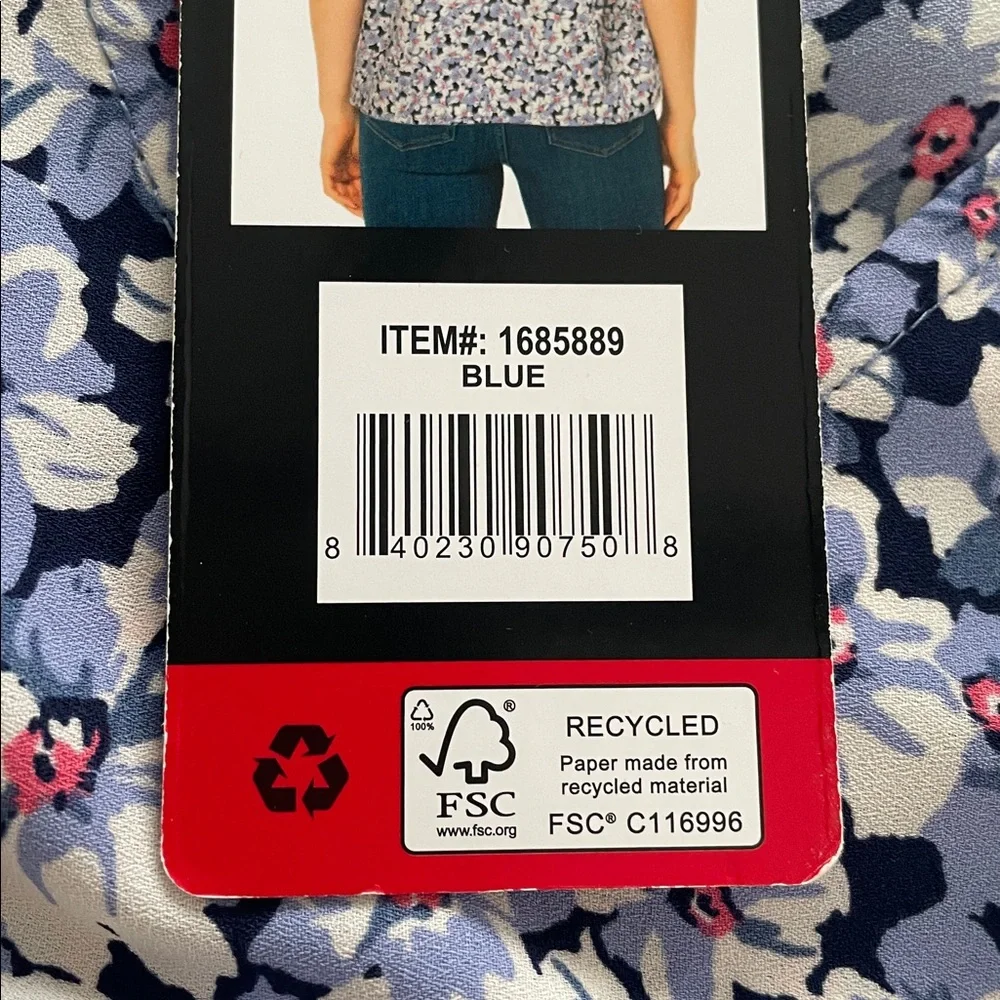 NWT Floral V-Neck Women's Top Size M - Picture 6 of 6